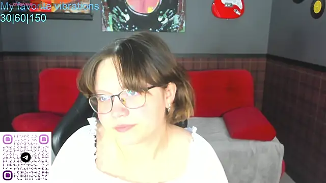 Snapshot of Mila__Cutee chatting on October 18, 1:18 am Mila Cutee online show from October 18, 1:18 am