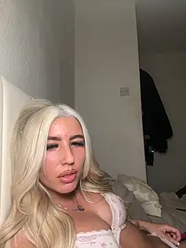 BlondeBetty online show from December 3, 8:52 pm