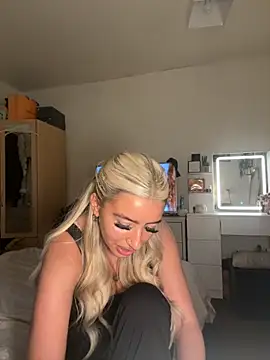 BlondeBetty online show from November 13, 5:06 pm