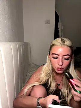 BlondeBetty online show from December 17, 9:36 am