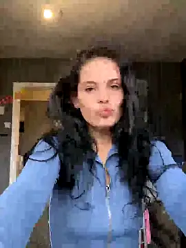 Snapshot of Camwithchlox chatting on October 7, 4:19 pm Camwithchlox online show from October 7, 4:19 pm