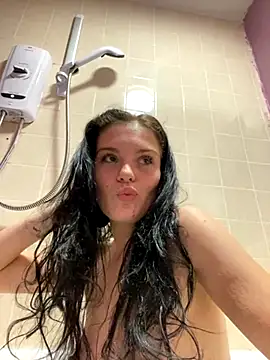 Snapshot of Camwithchlox chatting on October 12, 6:53 pm Camwithchlox online show from October 12, 6:53 pm