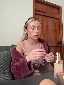 SexySaraxxoo online show from February 24, 12:28 pm