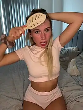 SexySaraxxoo online show from April 10, 9:38 am