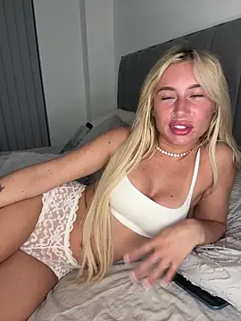 Snapshot of SexySaraxxoo chatting on June 16, 9:26 pm SexySaraxxoo online show from June 16, 9:26 pm
