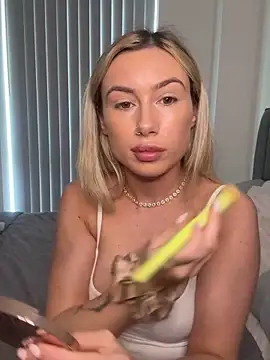 SexySaraxxoo online show from February 10, 11:31 am