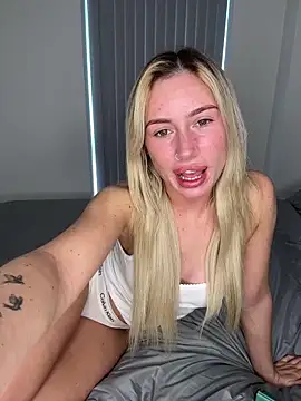 SexySaraxxoo online show from March 15, 11:50 am