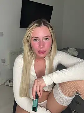 SexySaraxxoo online show from March 18, 9:26 pm