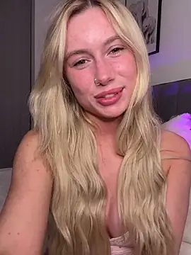 SexySaraxxoo online show from February 3, 12:21 am