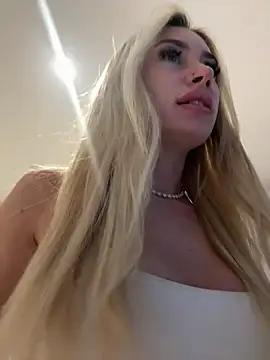 Snapshot of SexySaraxxoo chatting on April 29, 9:57 am SexySaraxxoo online show from April 29, 9:57 am