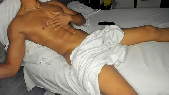 Snapshot of FitBoy_Cris chatting on September 16, 7:59 pm FitBoy Cris online show from September 16, 7:59 pm