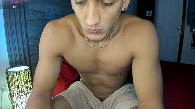 Snapshot of FitBoy_Cris chatting on October 18, 5:20 am FitBoy Cris online show from October 18, 5:20 am
