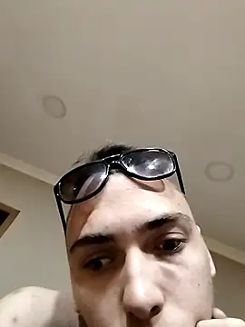 Snapshot of Strawboyy chatting on October 30, 4:48 pm Strawboyy online show from October 30, 4:48 pm