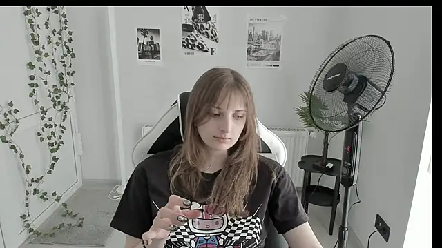 Snapshot of NeyliDream chatting on June 7, 12:10 pm NeyliDream online show from June 7, 12:10 pm