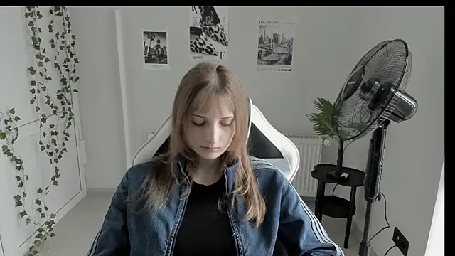 Snapshot of NeyliDream chatting on June 9, 12:28 pm NeyliDream online show from June 9, 12:28 pm
