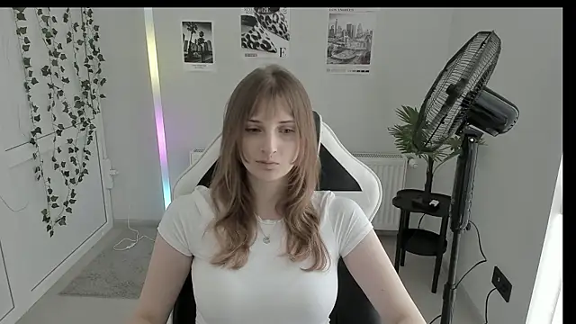 Snapshot of NeyliDream chatting on June 6, 12:21 pm NeyliDream online show from June 6, 12:21 pm