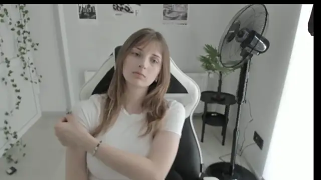 Snapshot of NeyliDream chatting on June 12, 10:13 am NeyliDream online show from June 12, 10:13 am