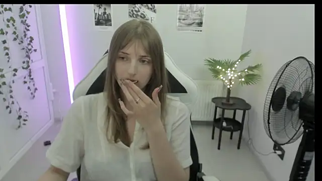 Snapshot of NeyliDream chatting on June 26, 1:06 pm NeyliDream online show from June 26, 1:06 pm