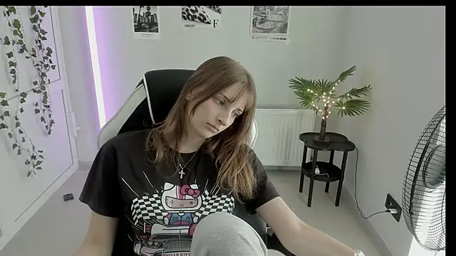 Snapshot of NeyliDream chatting on June 25, 12:21 pm NeyliDream online show from June 25, 12:21 pm