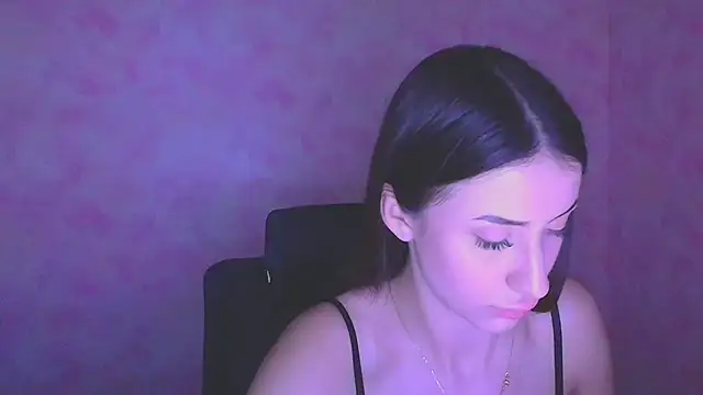 Snapshot of AlisaBubbles chatting on September 23, 9:38 am AlisaBubbles online show from September 23, 9:38 am