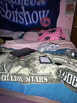 Snapshot of shortywidaphatty chatting on December 15, 1:50 pm shortywidaphatty online show from December 15, 1:50 pm