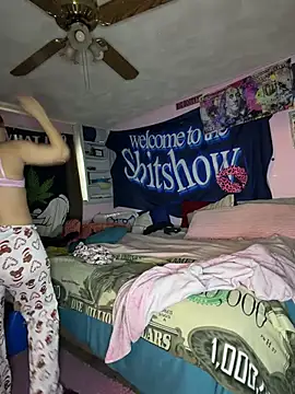 Snapshot of shortywidaphatty chatting on December 17, 1:38 pm shortywidaphatty online show from December 17, 1:38 pm