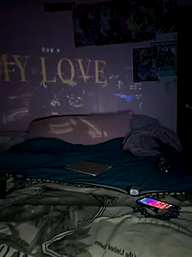 Snapshot of shortywidaphatty chatting on December 18, 11:03 am shortywidaphatty online show from December 18, 11:03 am