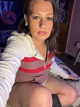 Snapshot of shortywidaphatty chatting on November 7, 2:21 pm shortywidaphatty online show from November 7, 2:21 pm