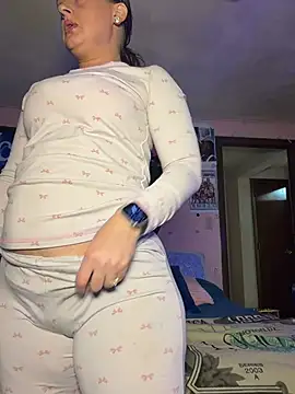 Snapshot of shortywidaphatty chatting on November 18, 11:35 am shortywidaphatty online show from November 18, 11:35 am