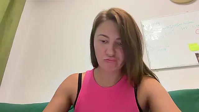 Snapshot of Caliraa chatting on July 10, 6:52 pm Caliraa online show from July 10, 6:52 pm