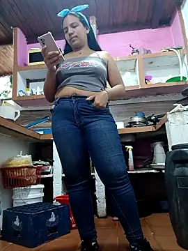 girlpee online show from November 3, 12:20 pm