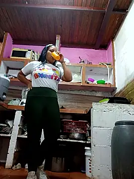 girlpee online show from November 8, 12:52 pm