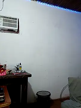 girlpee online show from November 4, 12:20 pm