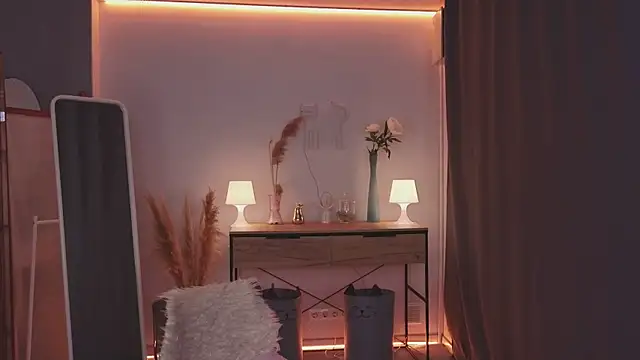 glowwww  online show from October 3, 3:24 pm