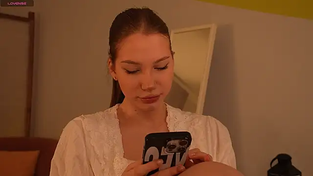 glowwww  online show from October 17, 3:36 pm