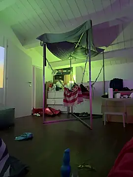 Malcom2f online show from April 22, 6:42 am