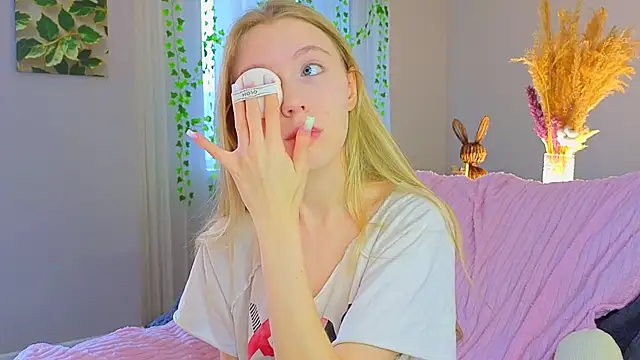 Succubelle online show from December 17, 7:13 am