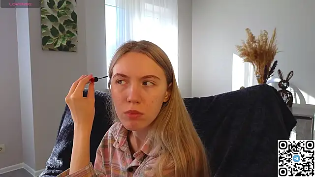 Succubelle online show from October 4, 6:15 am