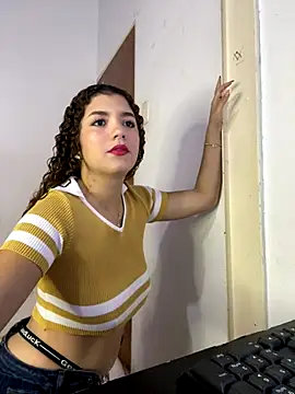 Snapshot of Fiorela_1 chatting on October 14, 6:19 pm Fiorela 1 online show from October 14, 6:19 pm