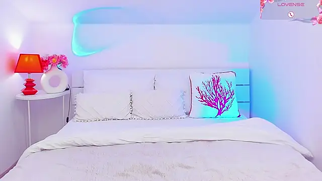 LexiePat online show from April 10, 5:14 am