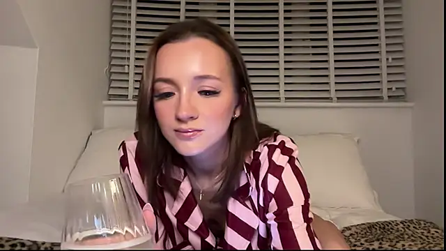 Snapshot of misstressmiaa chatting on November 30, 9:15 pm misstressmiaa online show from November 30, 9:15 pm