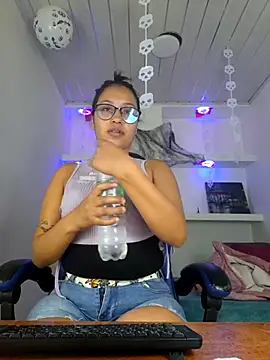 susan mooree online show from October 31, 5:09 pm