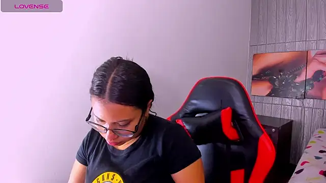 susan mooree online show from April 9, 8:37 pm