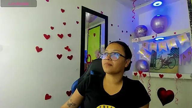 susan mooree online show from February 21, 8:33 pm