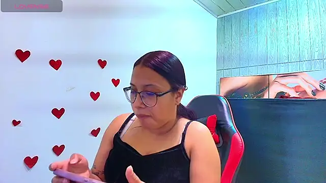 susan mooree online show from February 24, 8:31 pm