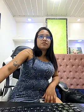 susan mooree online show from November 25, 7:03 pm