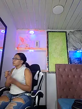 susan mooree online show from October 26, 6:08 pm