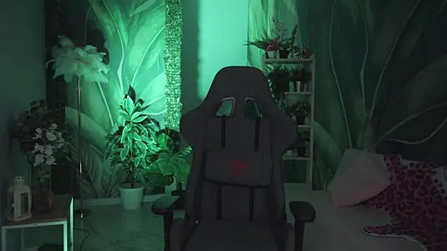 MonicaFarmer online show from April 22, 11:44 pm