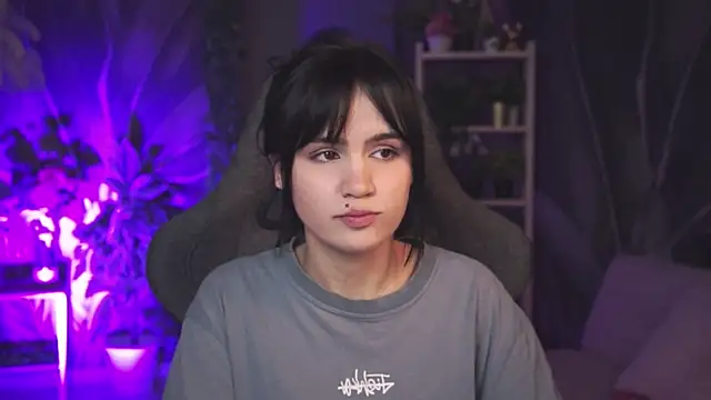 MonicaFarmer online show from April 13, 8:24 pm