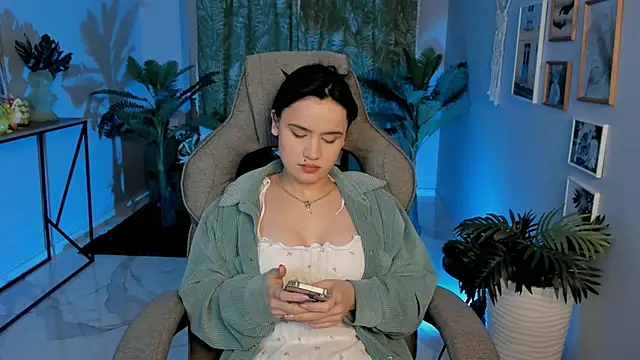 MonicaFarmer online show from February 13, 2:55 am